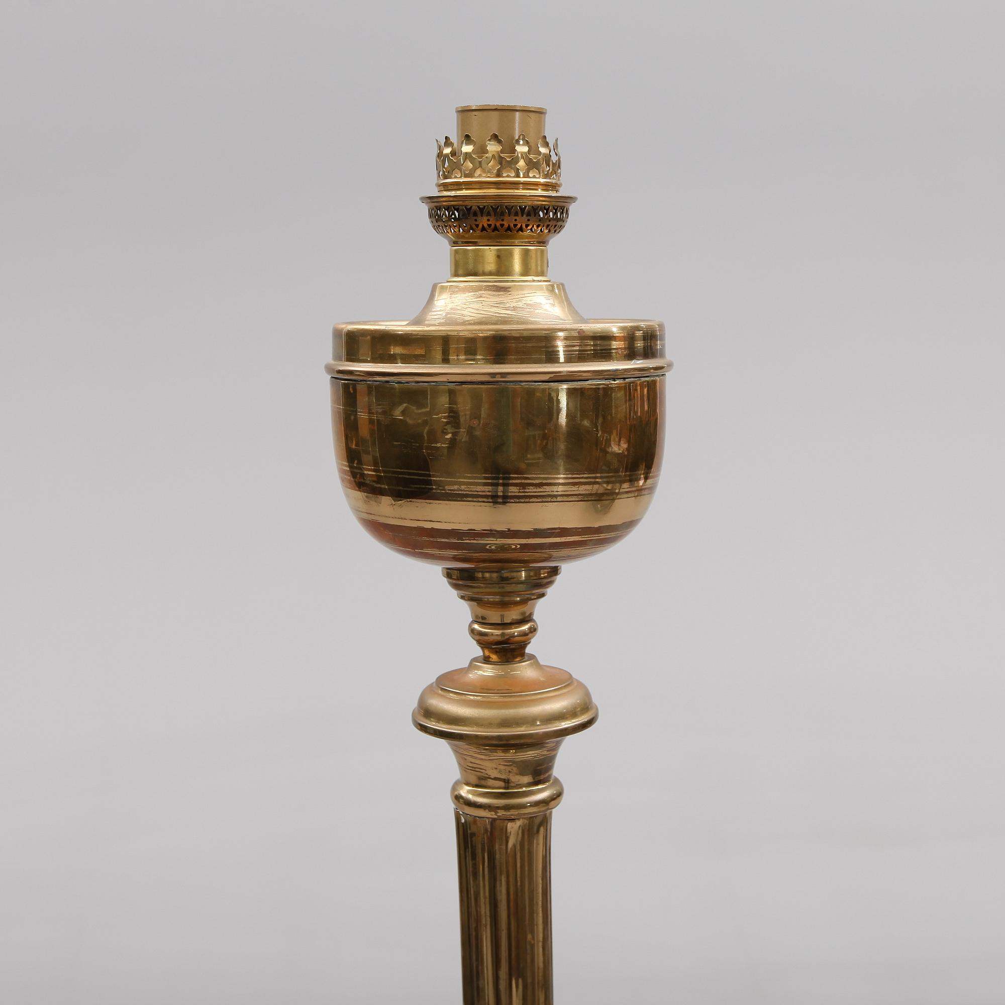 GOLVLAMPA, 1900-talets första hälft.