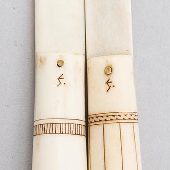 2 kirjeveistä, signeerattu Sune Enoksson, 1 rasia, signeerattu Lennart Sammelin, saamenkäsityö 1900-luvun jälkipuolisko.