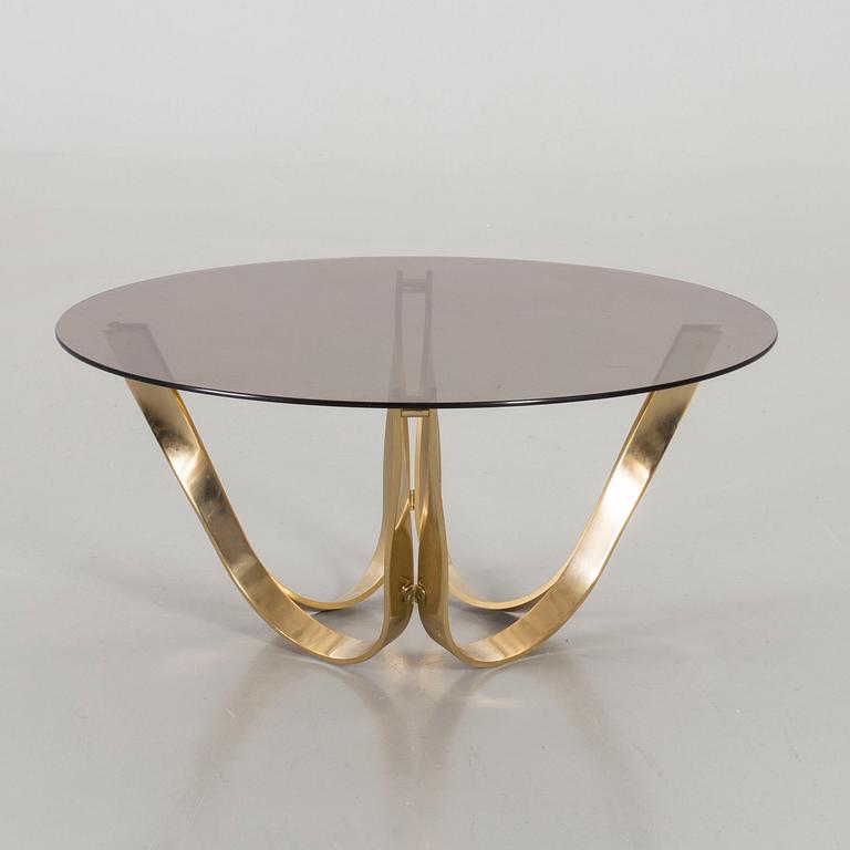 A GLASS TOP COFFEE TABLE BY ROGER SPRUNGER FOR DUNBAR USA.
