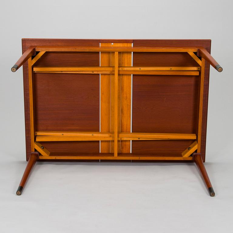 A mid 20th century dining table Niels O. Møller, J.L. Møllers Møbelfabrik, Denmark.