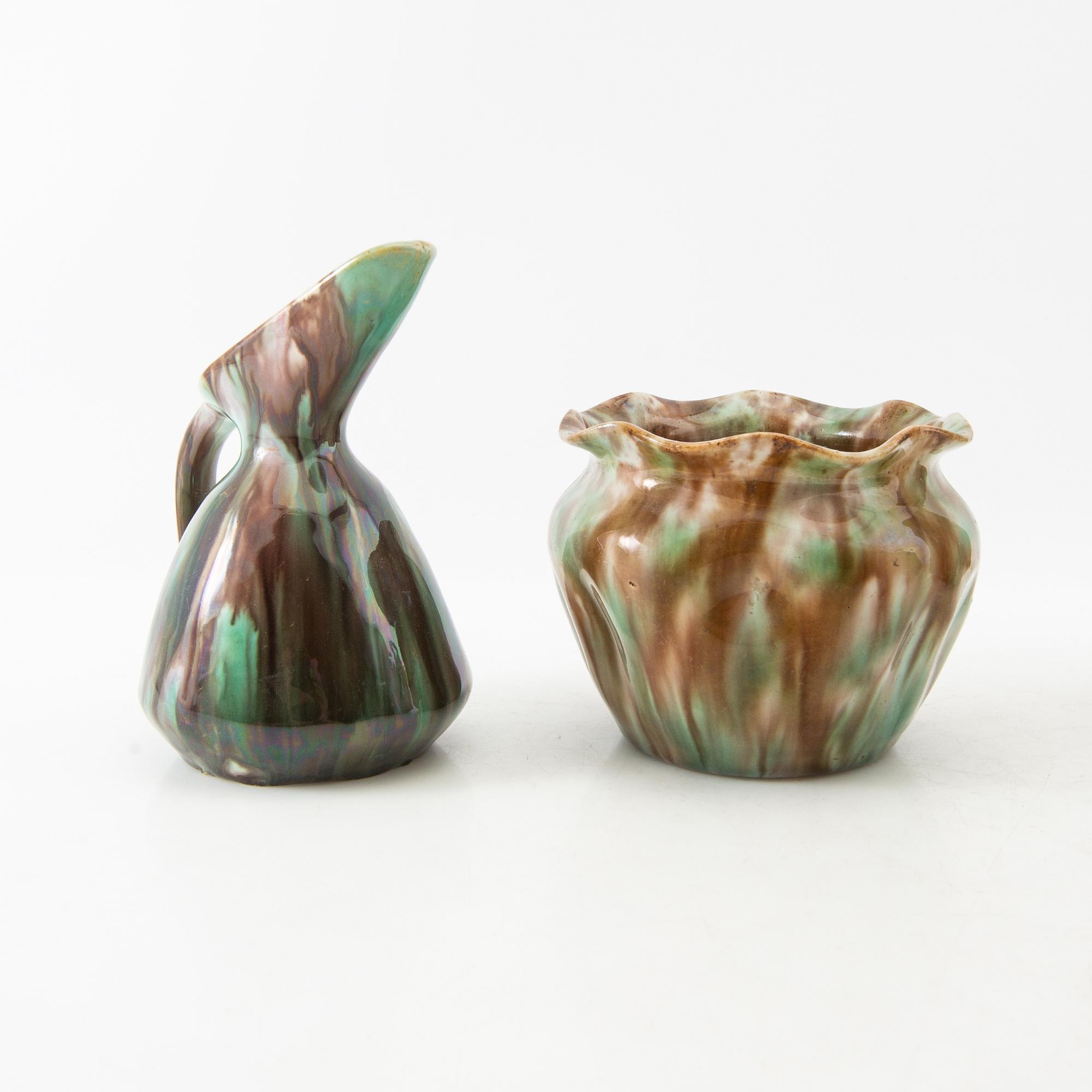 Jugs and vase, 4 dlr, early 20th century.