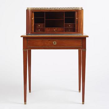 A late Gustavian mahogany 'bonheur du jour' desk, late 18th century.