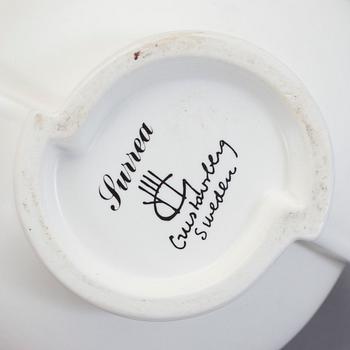 WILHELM KÅGE, vaser, 2 st "Surrea", vit cararragods, Gustavsberg.