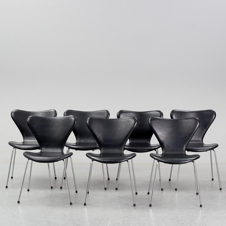ARNE JACOBSEN, stolar, 3 st, "Sjuan", Fritz Hansen, Danmark.