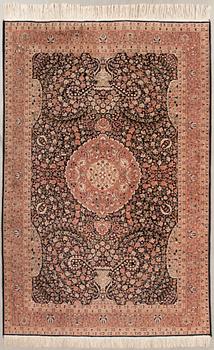 Matta Orientalisk semiantik/old ca 316x214 cm.