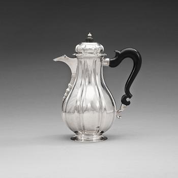 763. A German 18th century silver coffee-pot, marks of Gottfried Johan Boden, Braunschweig, first half of 18th century.