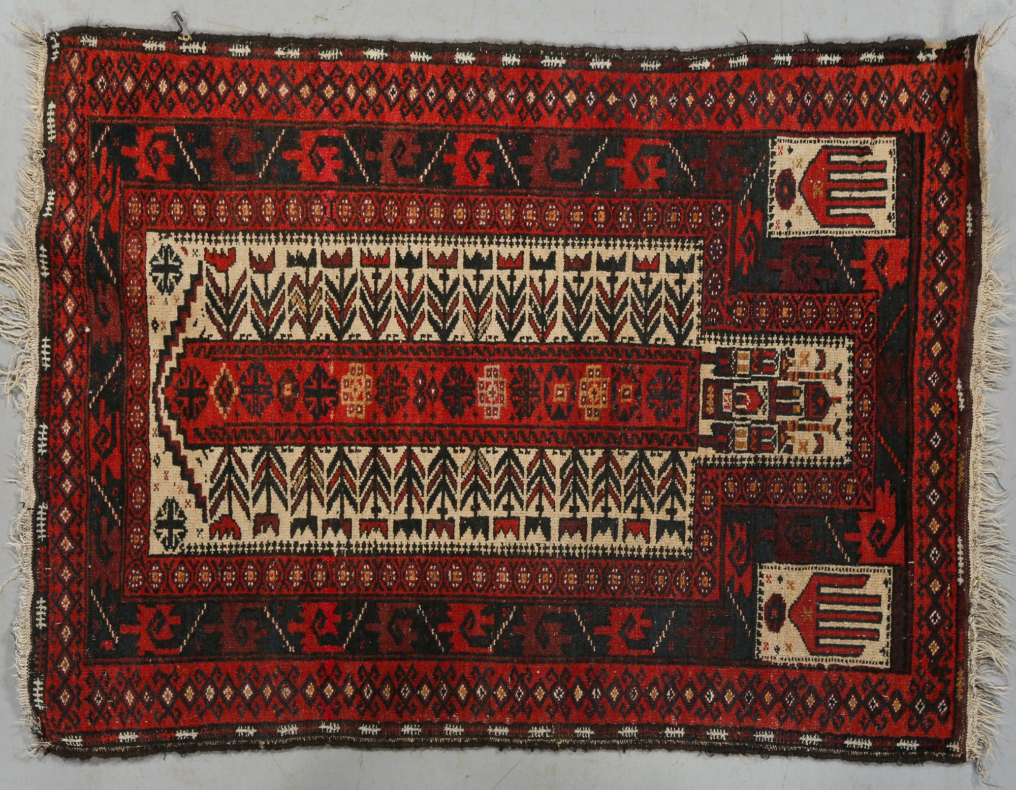 BÖNEMATTA, semiantik, troligen Beluch, ca 134 x 83 cm.