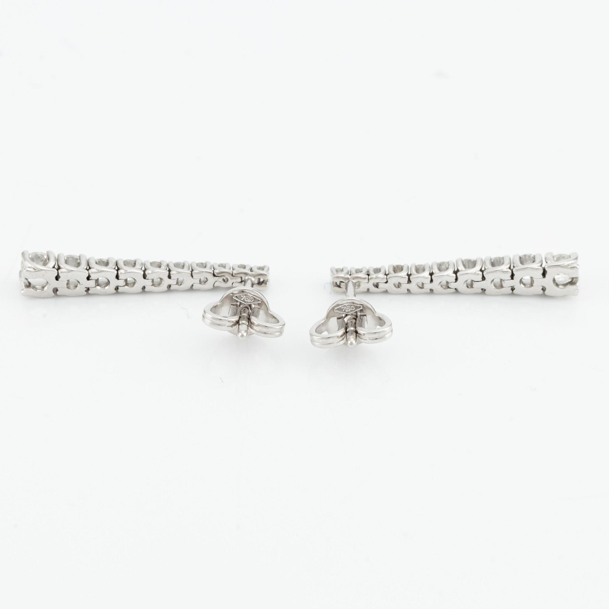 Earrings with brilliant-cut diamonds.