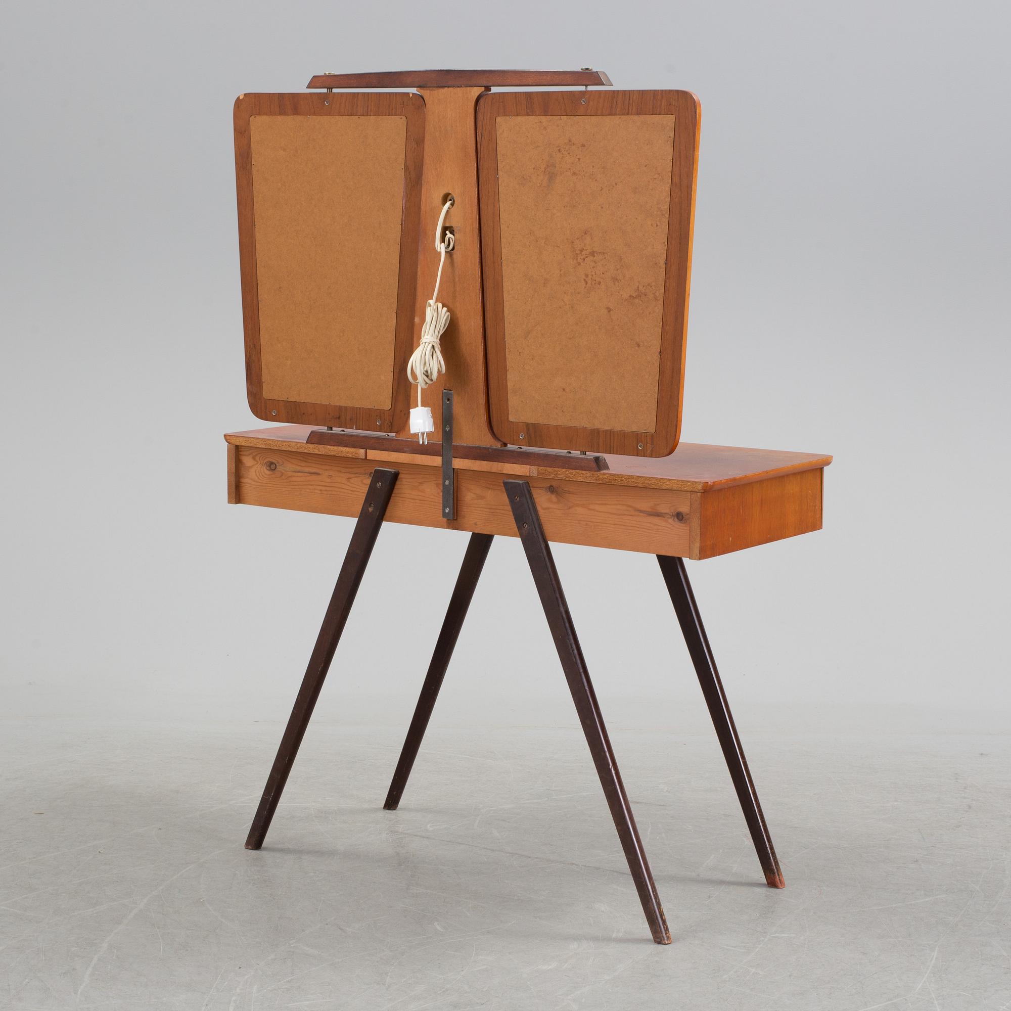 A 1950s dressing table.