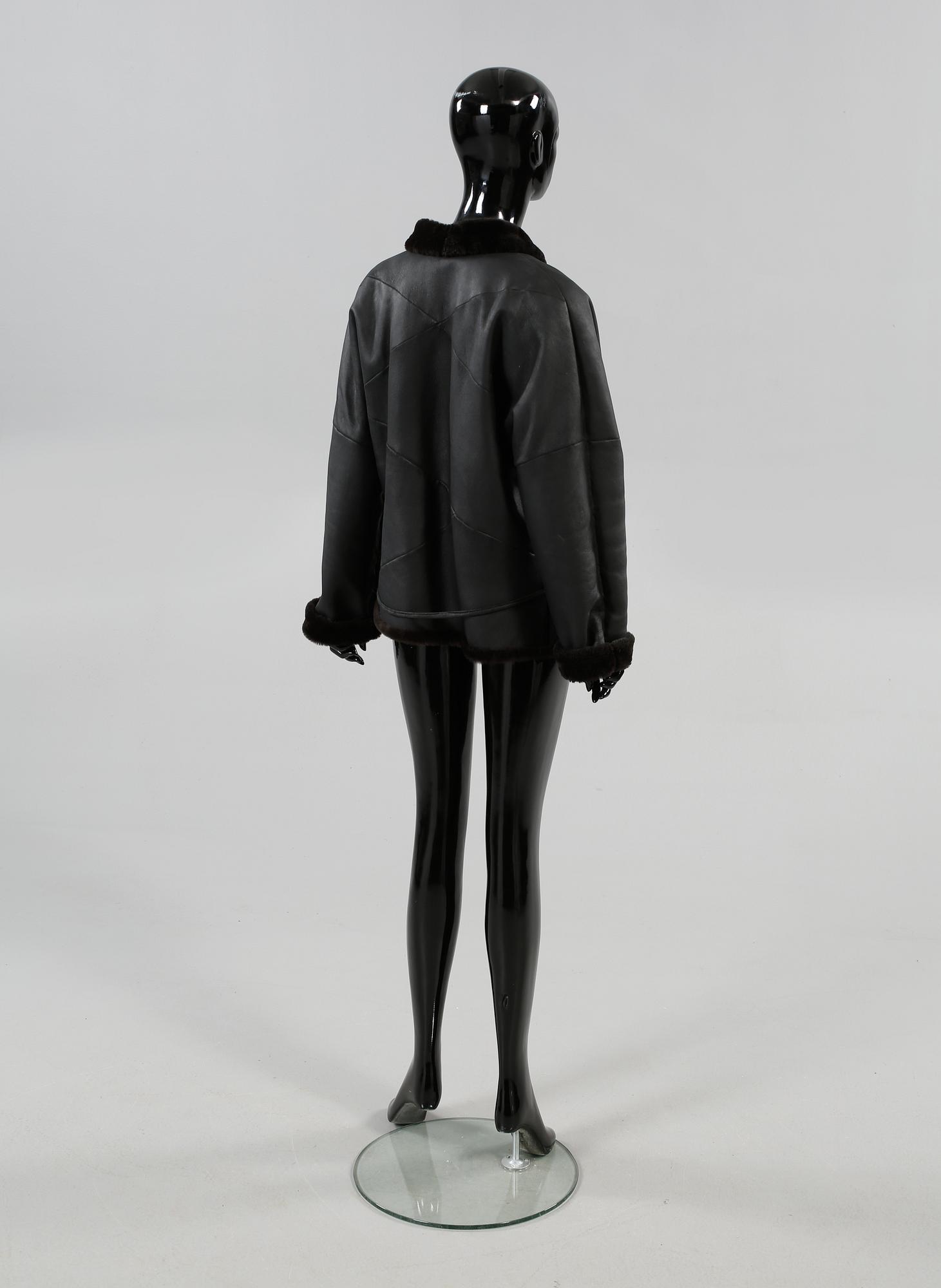 JACKA, Max Mara.