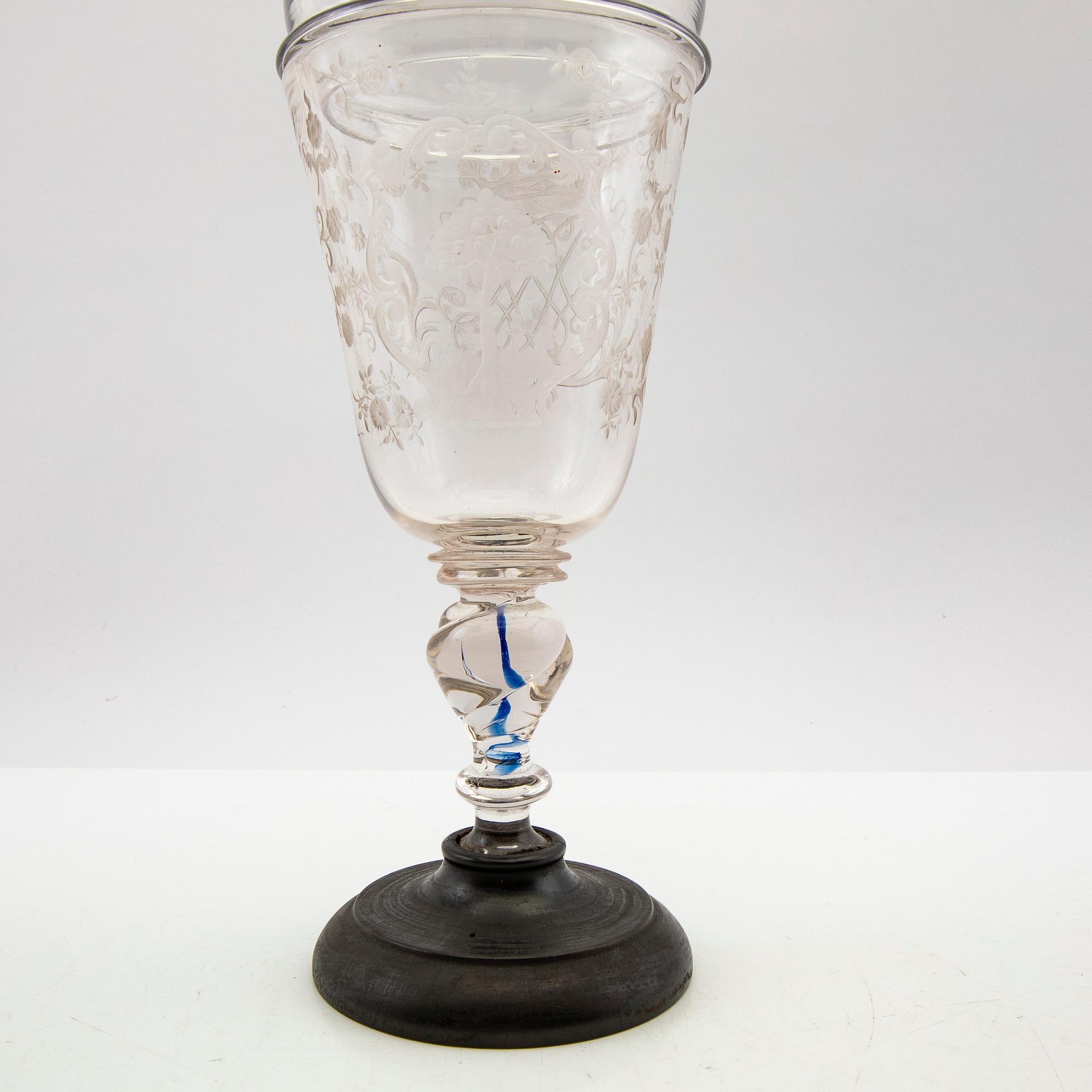 Cup with lid, glass, 18th century.