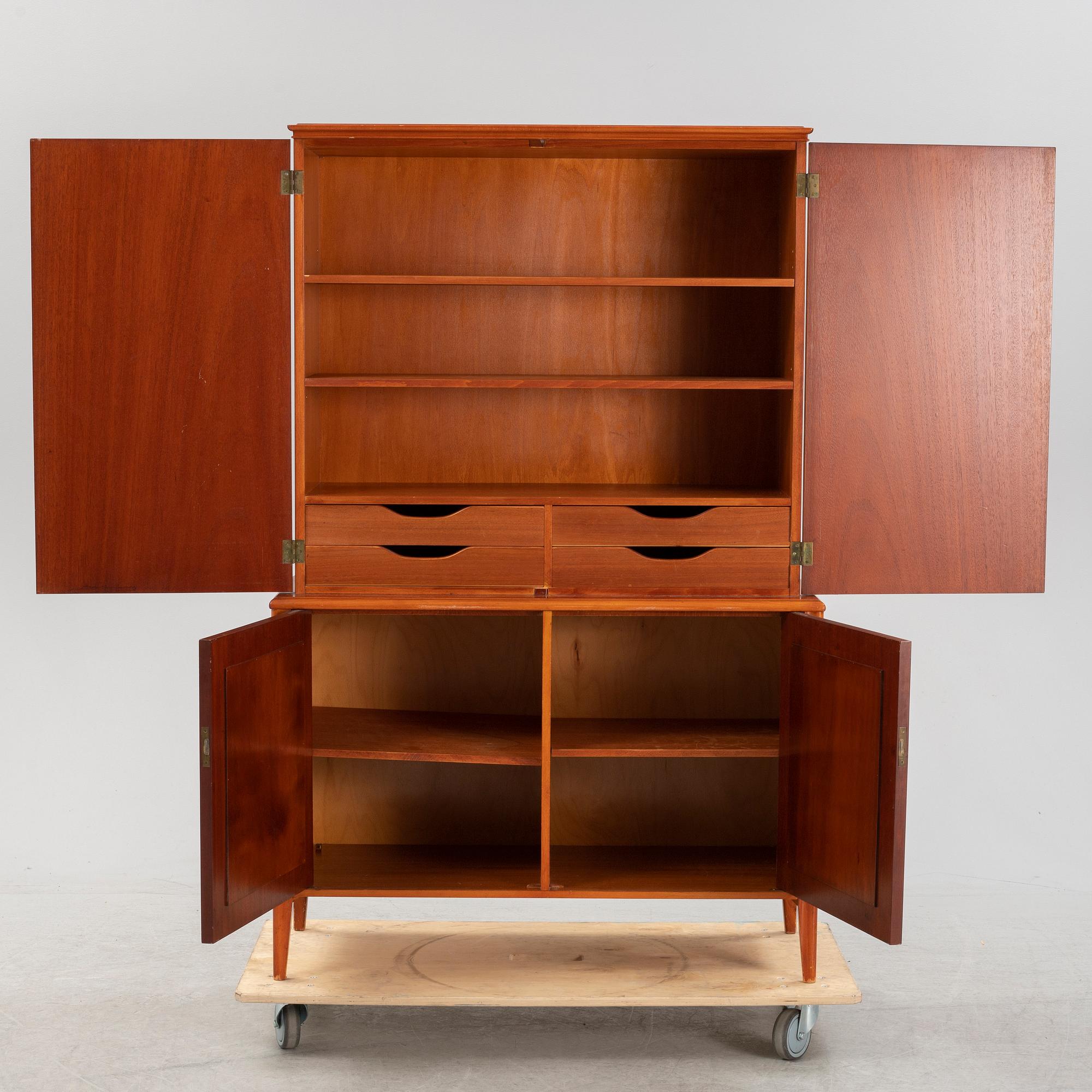 A mahogany veneered cabinet, Ferdinand Lundquist, Gothenburg, mid 20th Century.