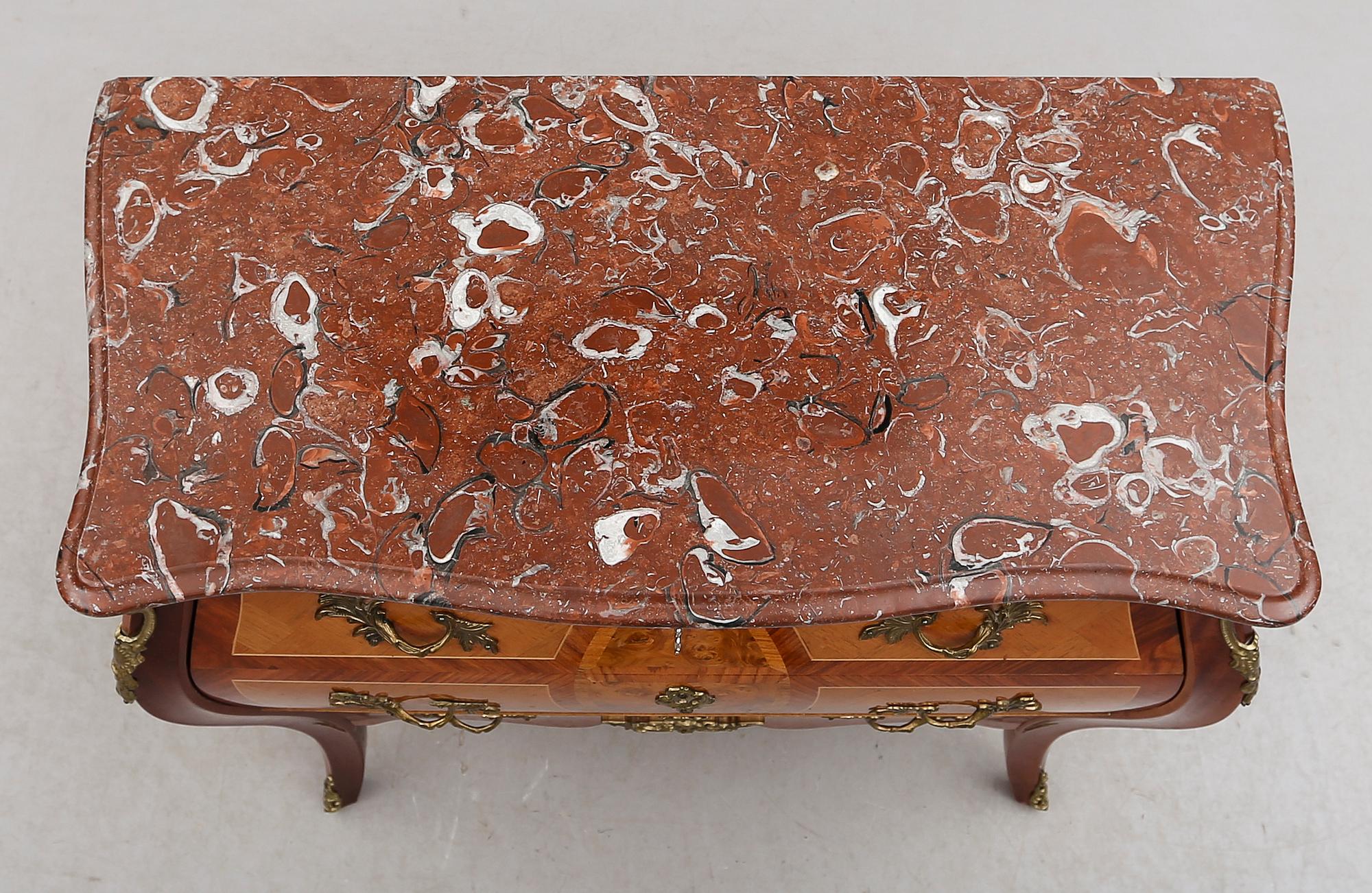 BYRÅ, rokokostil, 1900-talets andra hälft.