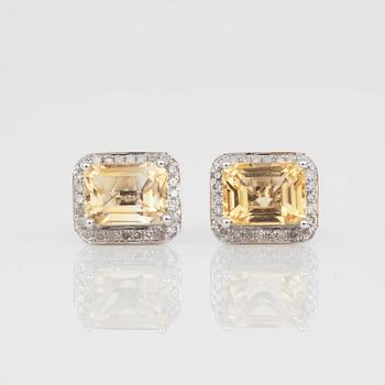 ÖRHÄNGEN, ett par, 14K vitguld med smaragdslipade citriner, tot ca 2,75 ct med små diamanter. Total vikt ca 3,36 g.