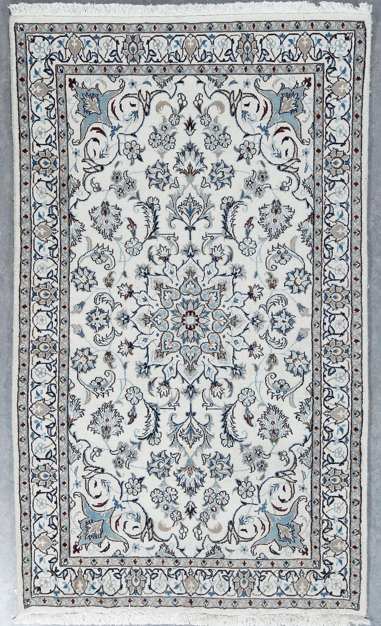 MATTA, möjligen Nain, ca 210x125 cm.
