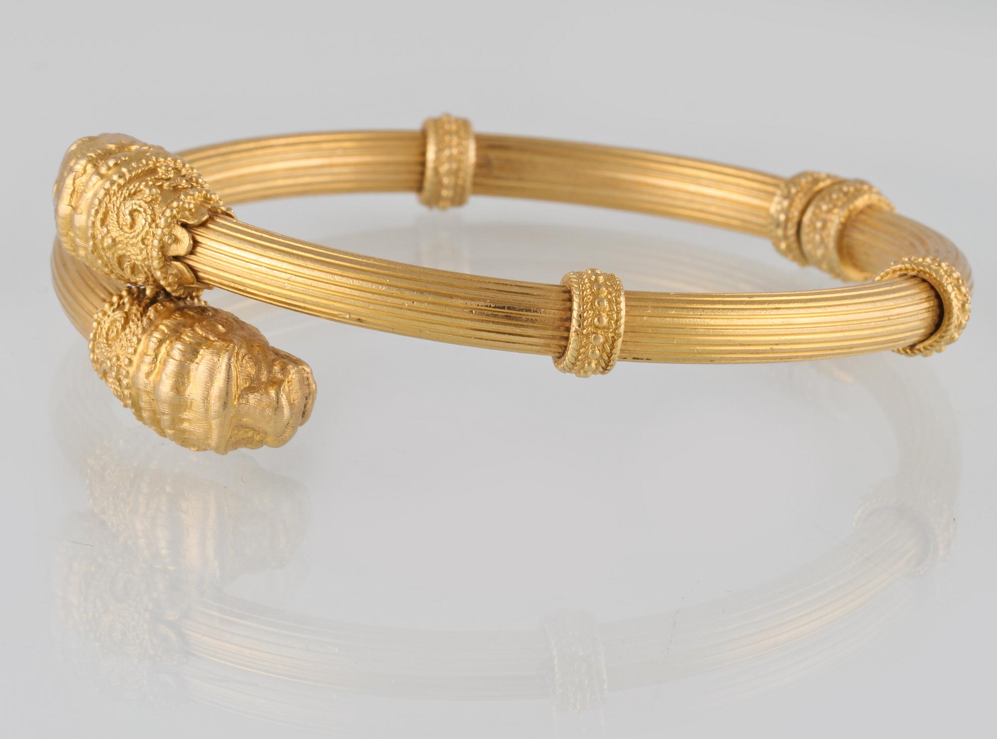 ARMRING, 18K guld. Vikt 45,6 gram.