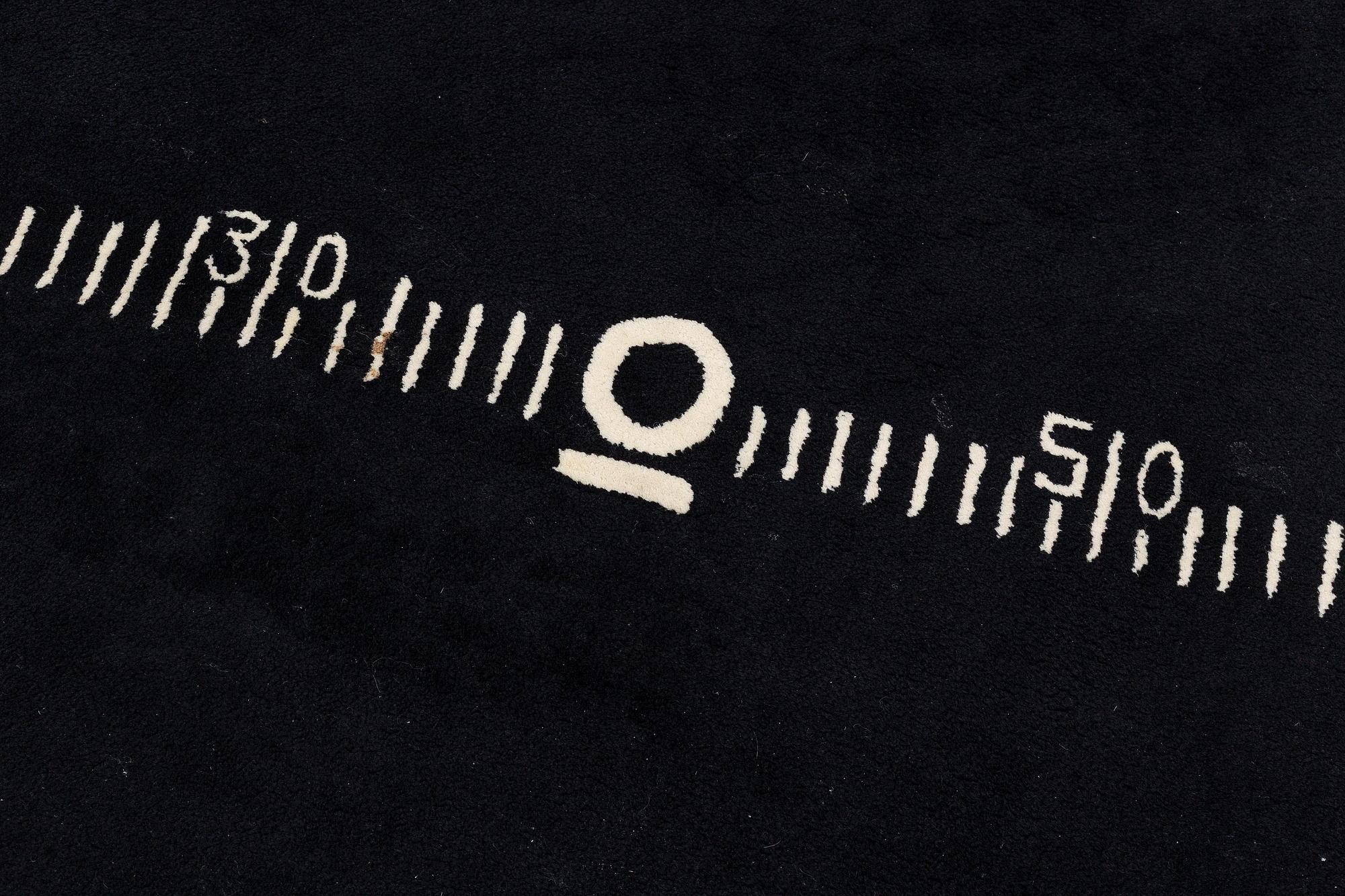 Eileen Gray, matta, "Centimètre", Black board rug, Handtuftad, 246,5 x 228,5 cm, Efter design av Eileen Gray.