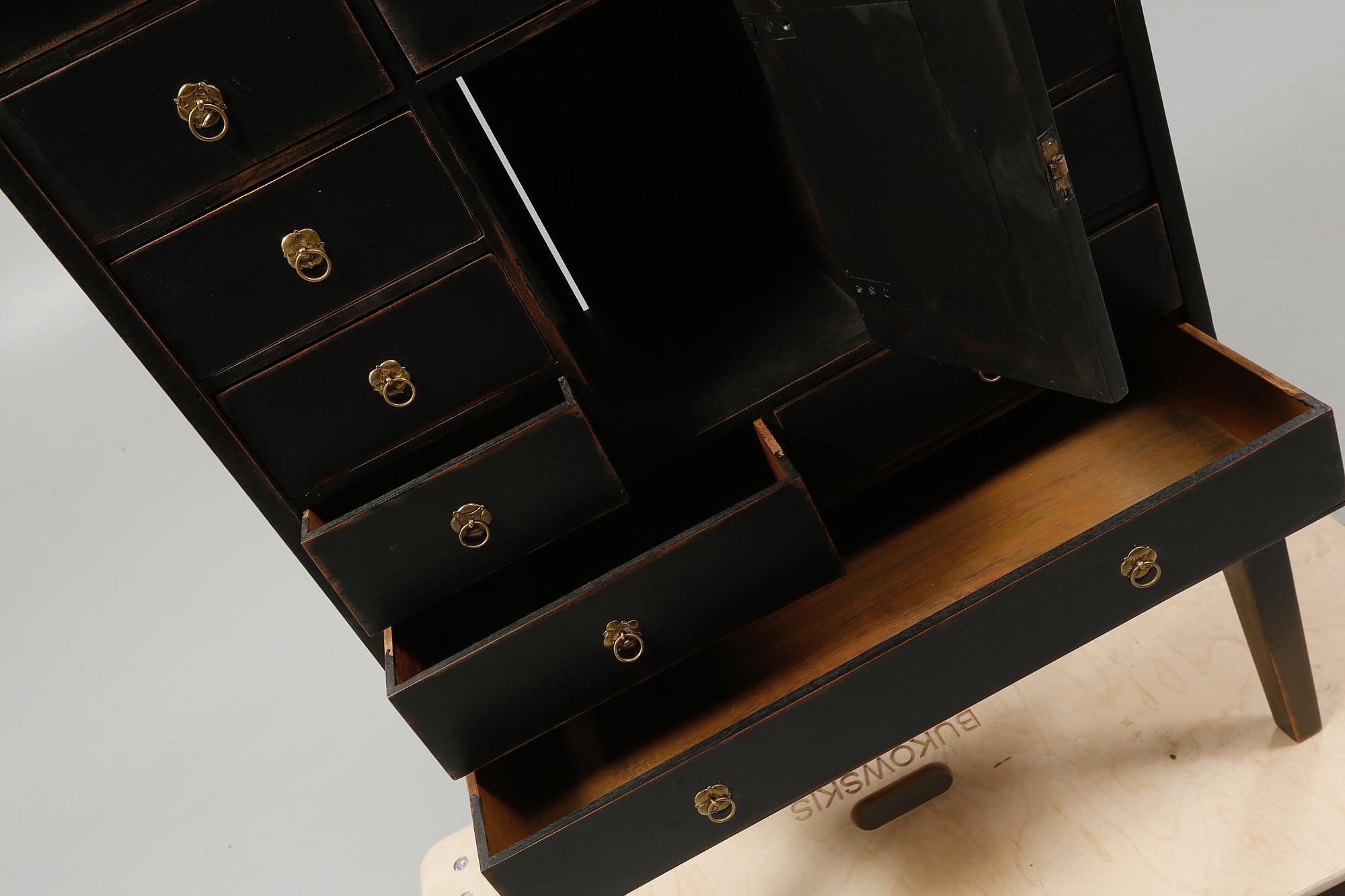 KABINETTSKÅP, delvis 1800/1900-tal.