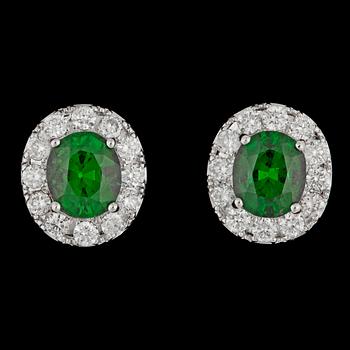 1333. A pair of tsavorite, tot. 2.16 cts and brilliant cut diamond earrings, tot. 0.70 cts.
