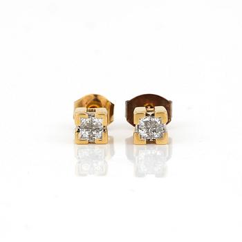 ÖRHÄNGEN, ett par, 18K guld med prinsesslipade diamanter, tot ca 0,15 ct. Total vikt (exl en plupp) ca 1,35 g.