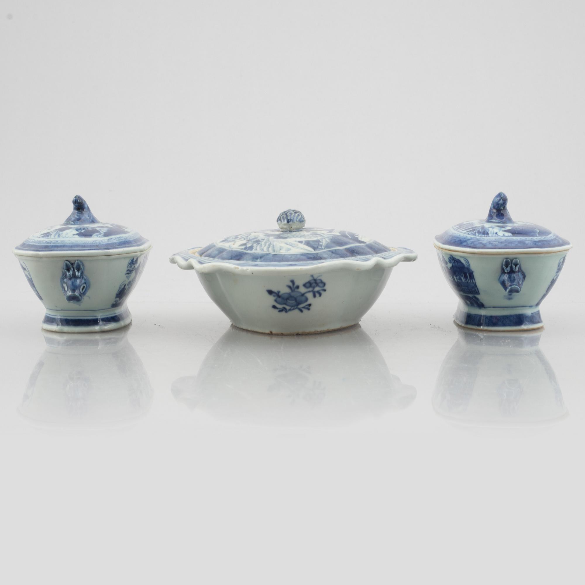 Servisdelar, sju stycken, porslin, Kina, Qingdynastin, 1800-tal.