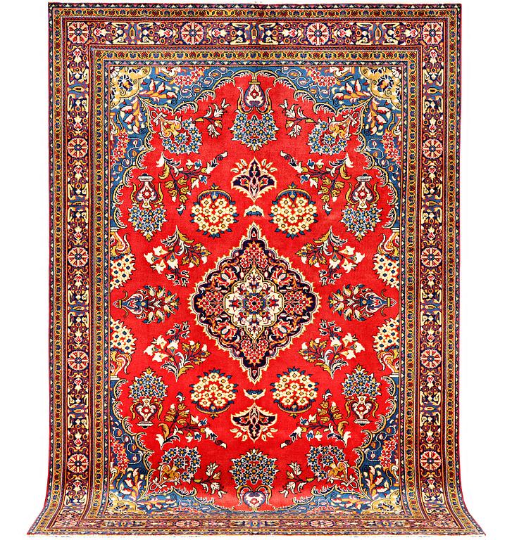 A Golpaygan carpet, c. 314 x 213 cm.