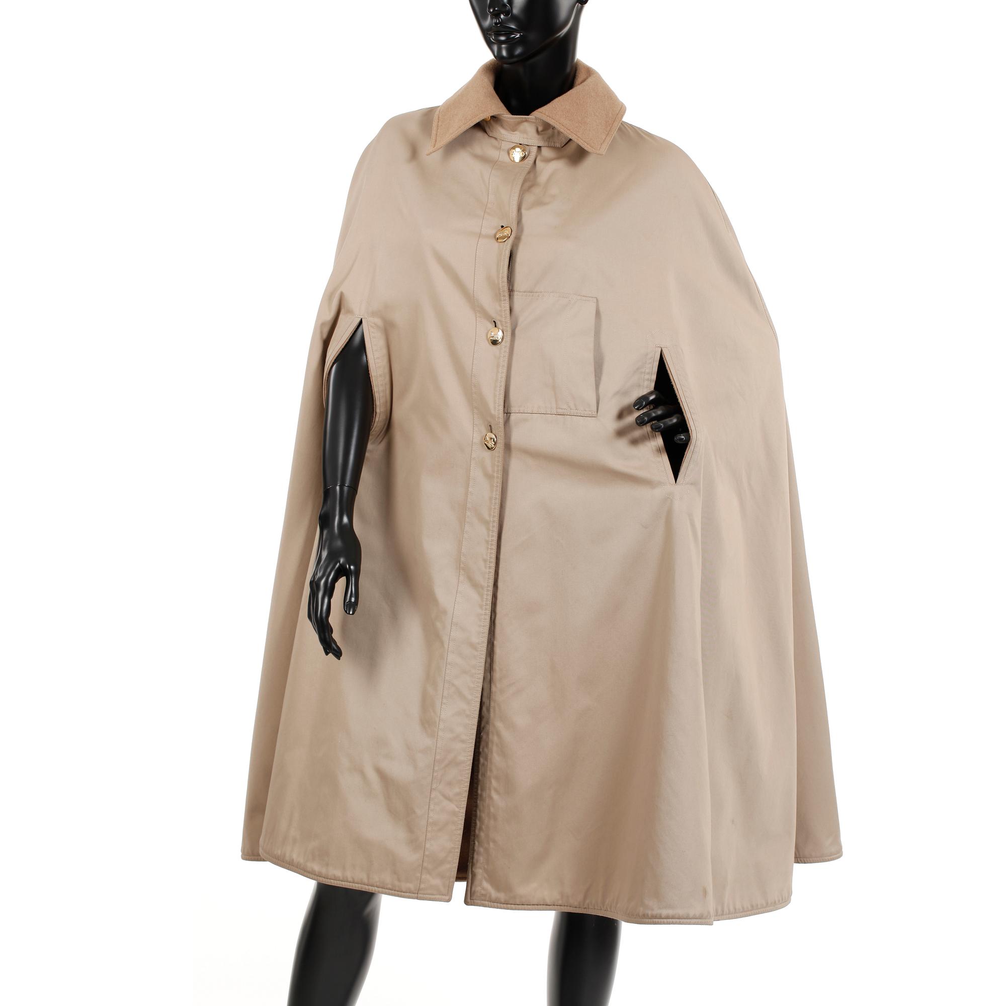 CÉLINE, a beige reversible cape.