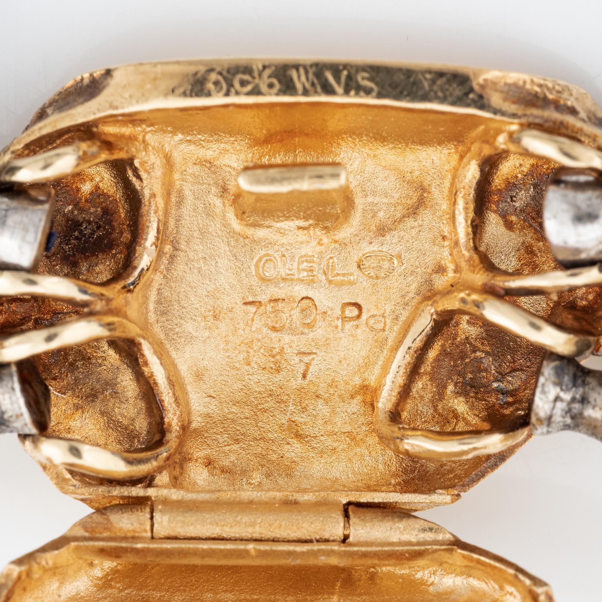 Ole Lynggaard, spänne i  18K guld med briljantslipad diamant.