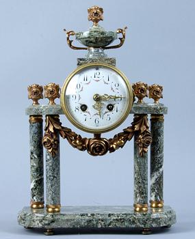 BORDSUR, gustaviansk stil, 1900-tal.