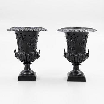 Garden urns, a pair, 20th century.
