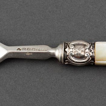 Atkin Brothers, 18+16 silver and mother of pearl cutlery, Sheffield, 1853, swedish import mark.