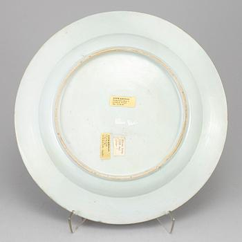 A blue and white serving dish, Qing dynasty, Qianlong (1736-95).