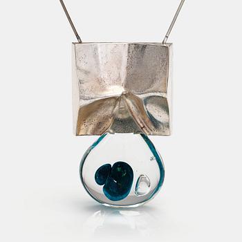 Björn Weckström, Halsband "Big drop", sterlingsilver och akryl. Lapponia 1973.
