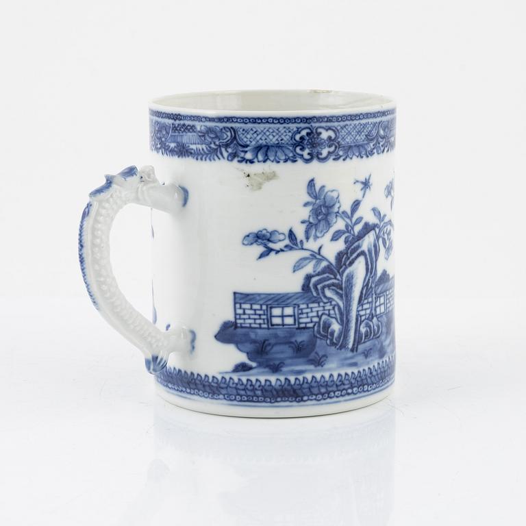 Mugg, kompaniporslin. Kina, Qingdynastin, Qianlong (1736-95).