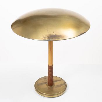 Harald Notini, A model 15525 table lamp, Arvid Böhlmarks Lampfabrik, Stockholm, 1950s.