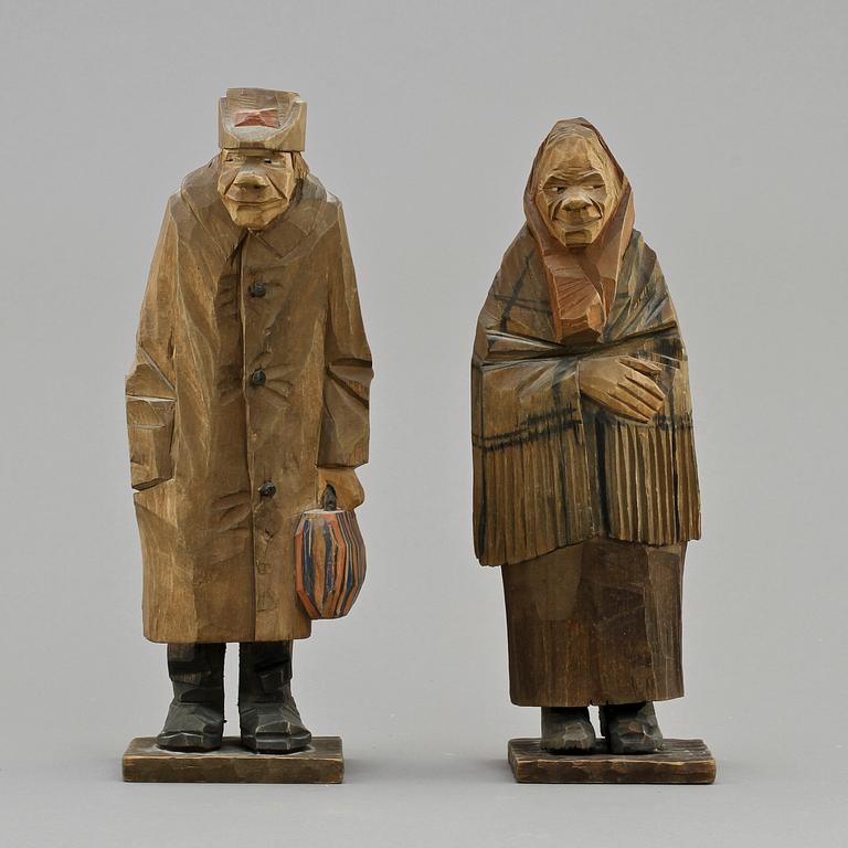 FIGURER, 2 st, trä, Carl Johan Trygg, sign och dat 1925.