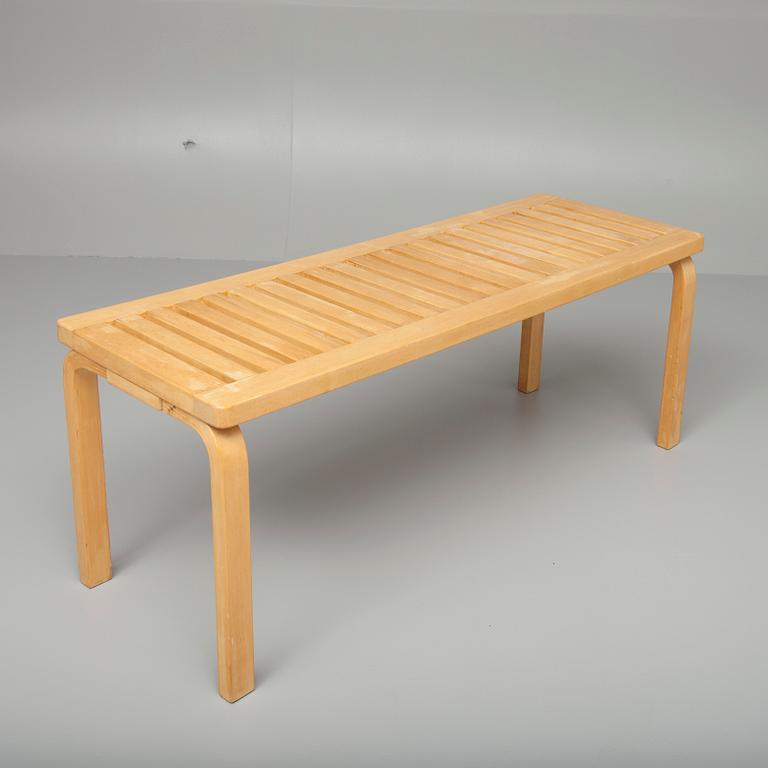 BÄNK, 153A, Alvar Aalto, Artek. Modellen formgiven 1945.