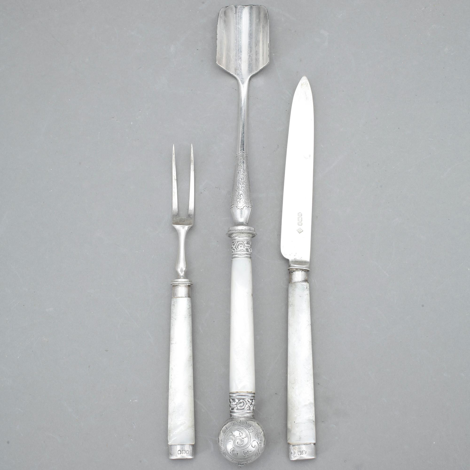 FRUKTBESTICK, 14 delar, silver och pärlemor, Sheffield 1900.