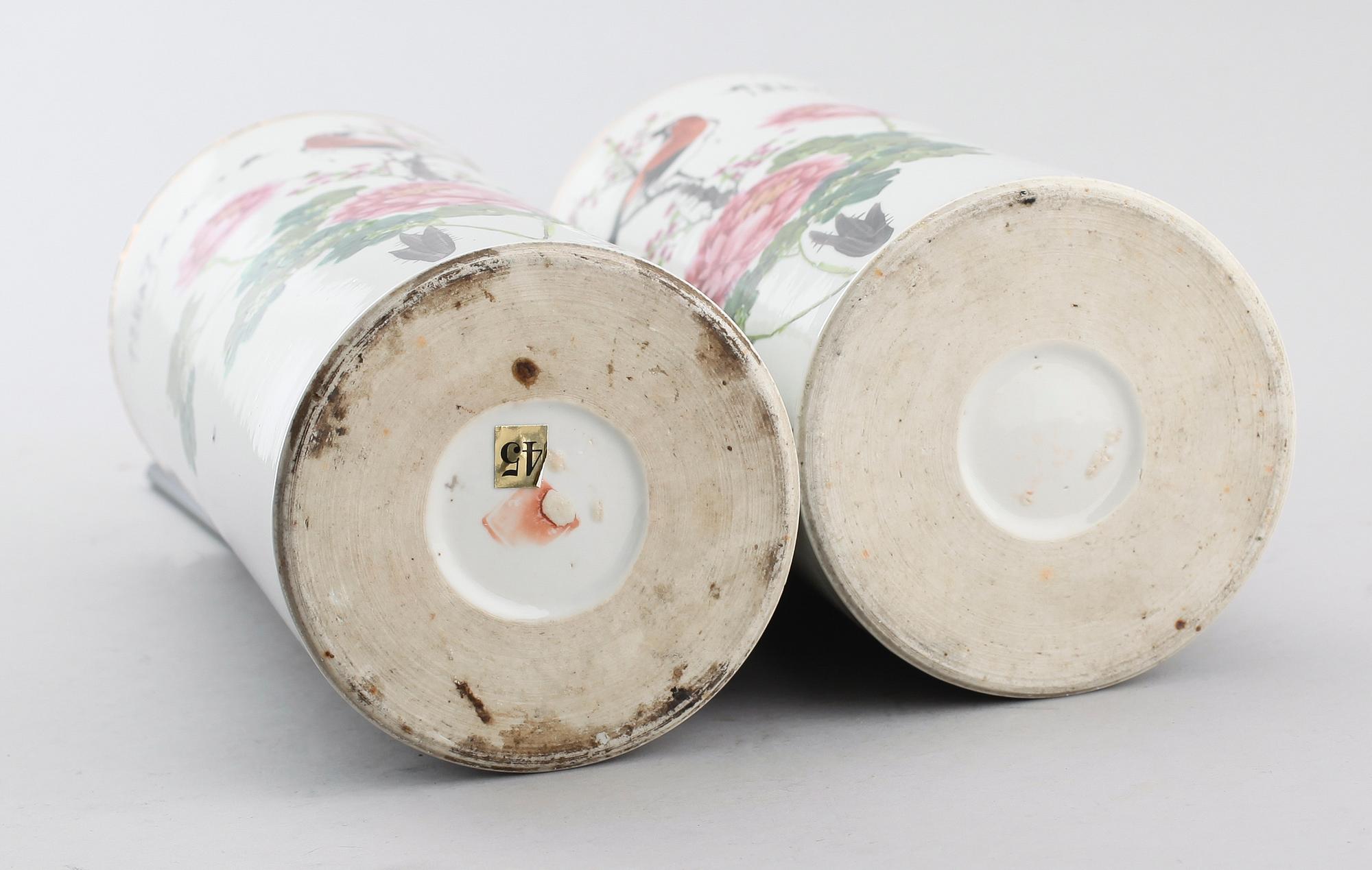 PENSELVASER, 1 par, porslin, Kina, sent 1800-/tidigt 1900-tal.