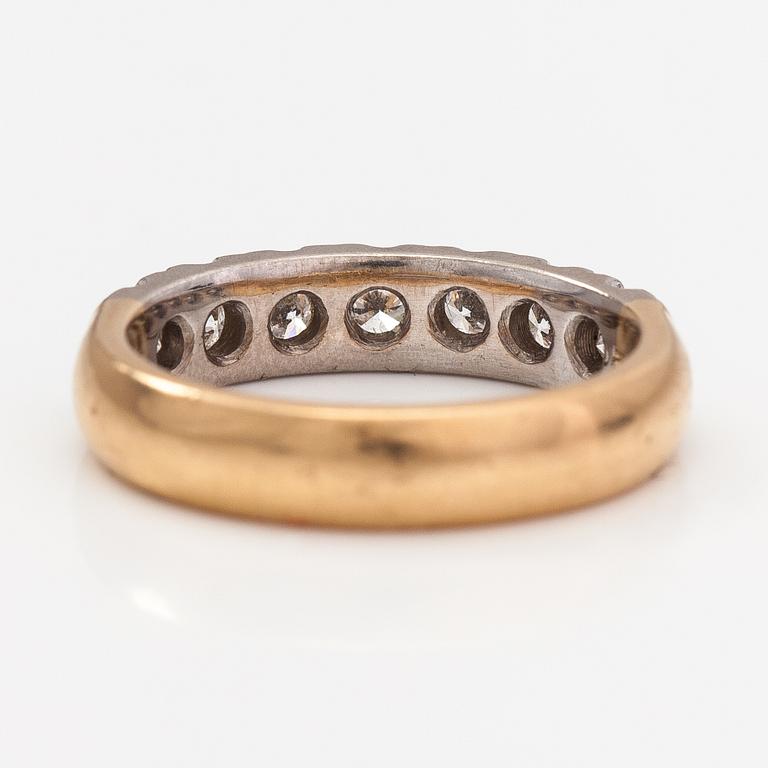 Sormus, 18K kultaa ja timantteja n. 0.57 ct yht. Helkelä Oy Kultasepänliike, Rauma 2004.