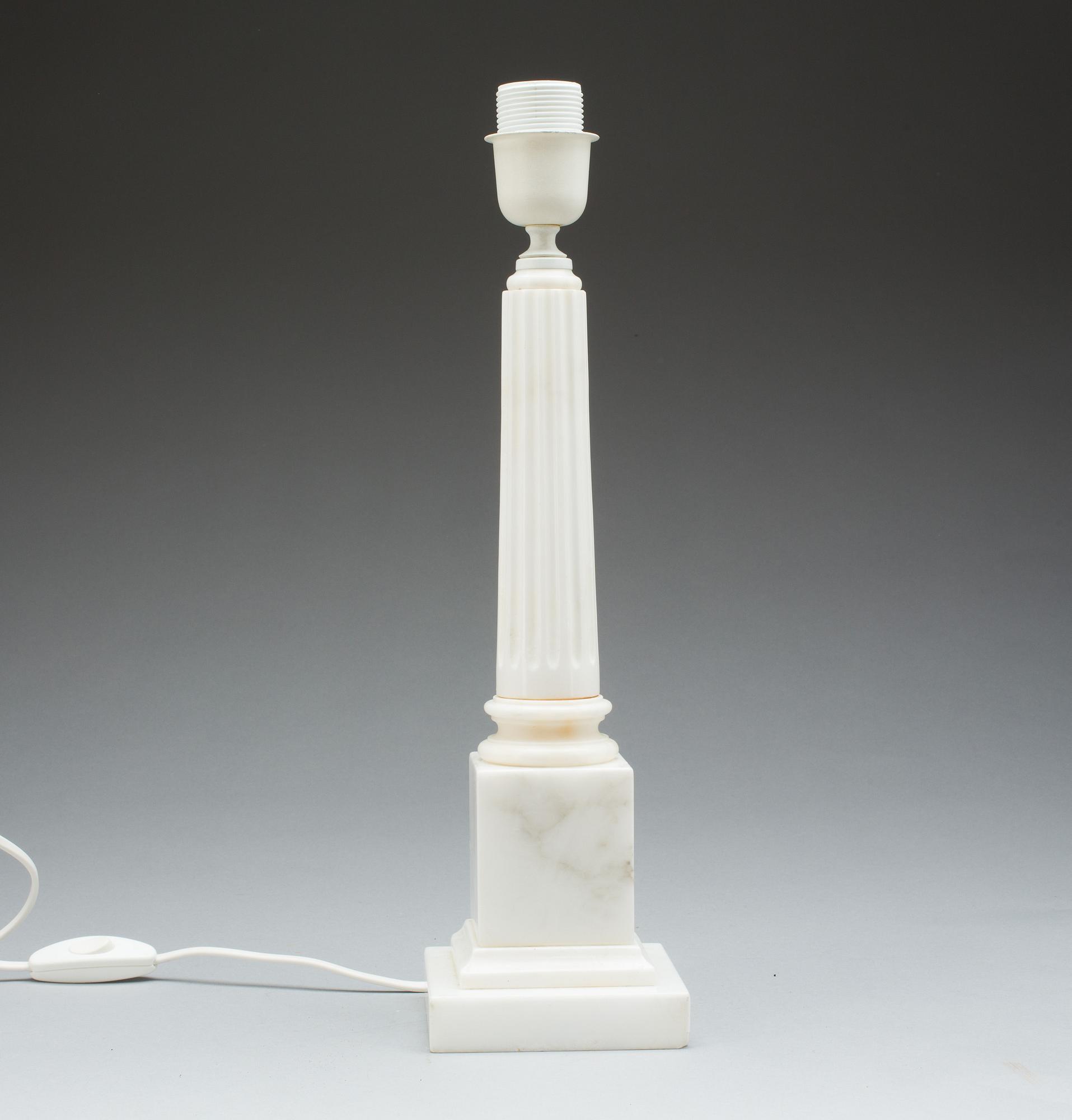 BORDSLAMPA, alabaster , 1900-tal.