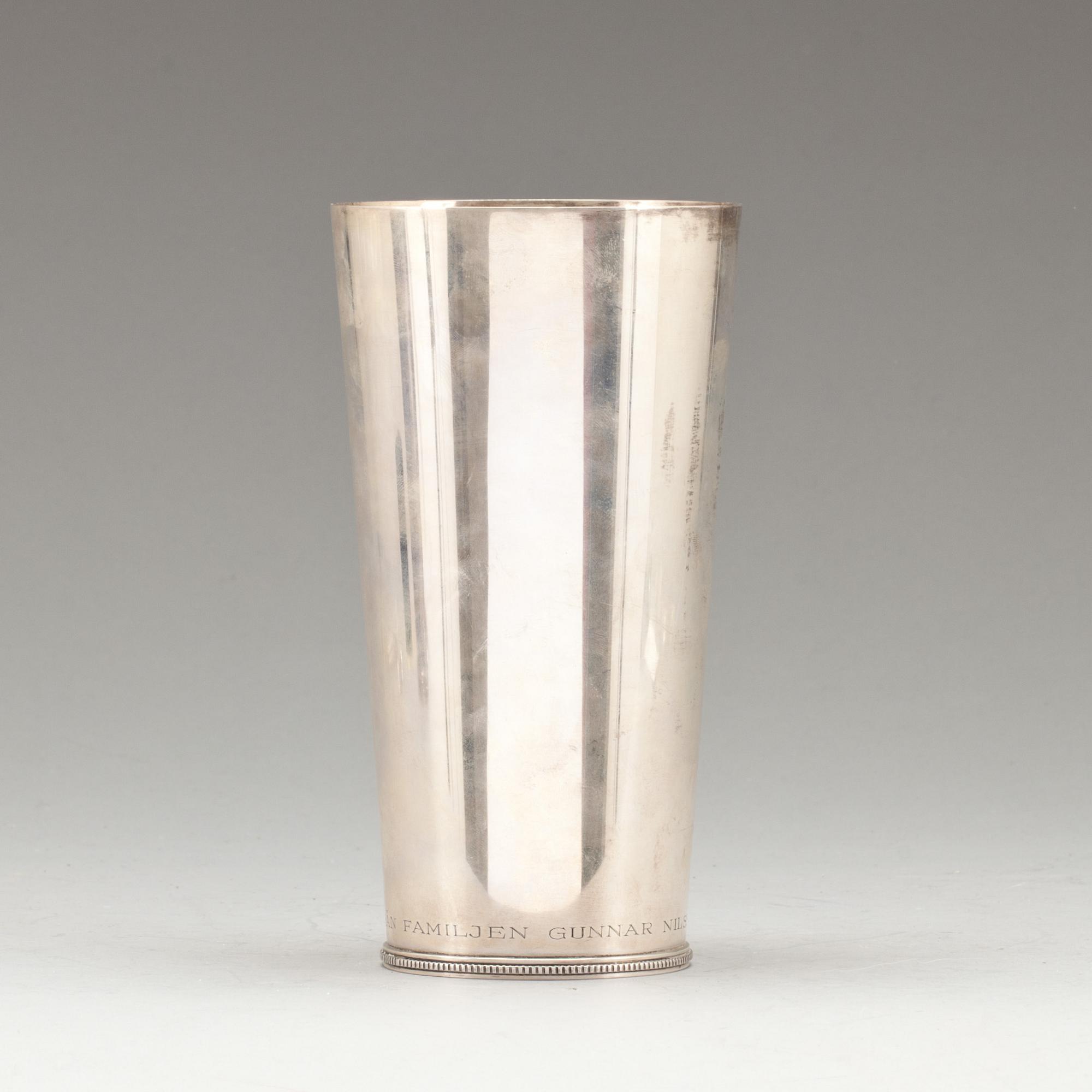 VAS, sterlingsilver, Wiwen Nilsson, Lund, 1957. Vikt ca 500 g.