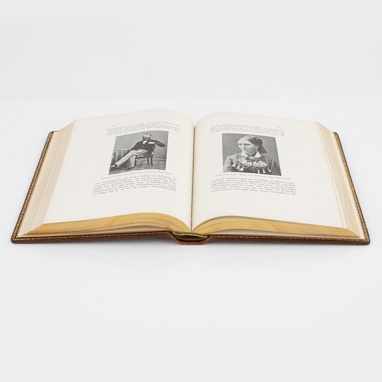 Bibliophile editions with original graphics – 4 volumes.