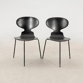 Arne Jacobsen, a pair of "Ant" chairs for Fritz Hansen Denmark, 1960s.