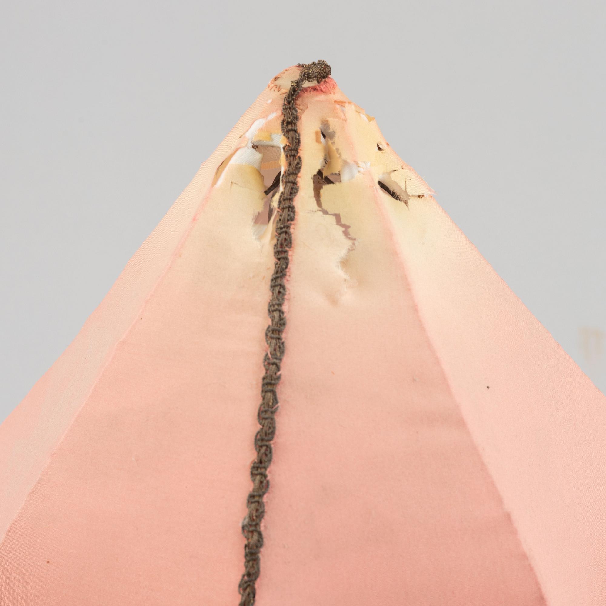 A porcelain table lamp, 19th century.