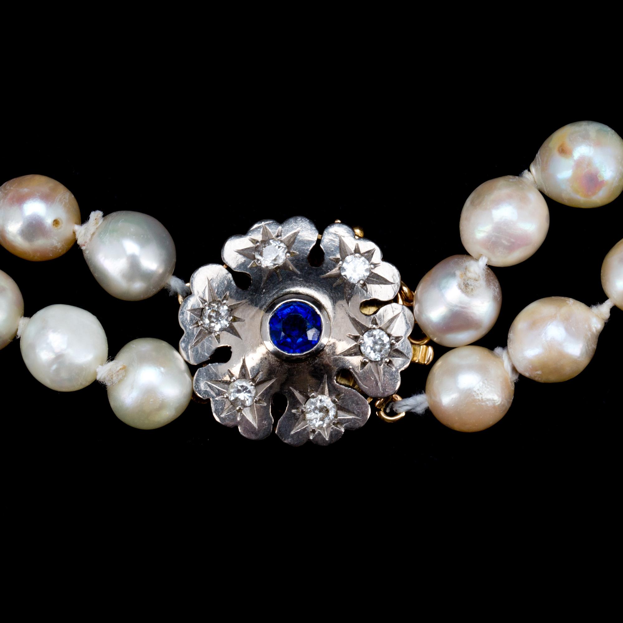 PÄRLCOLLIER, två-radigt, odlade pärlor med lås av 18 k guld, Mattinsons Ringfabrikation, Stockholm, 1963.
