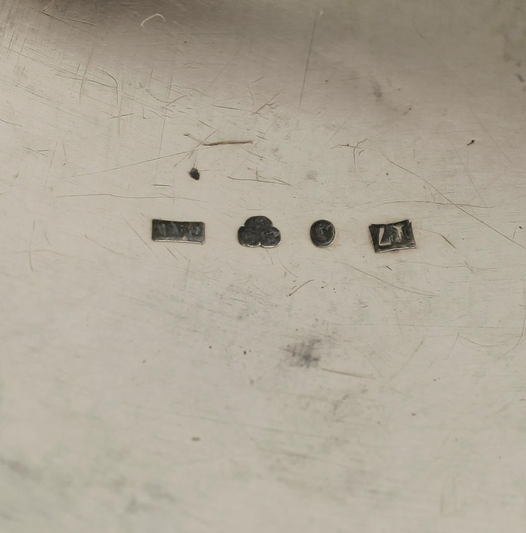 SOCKERSKÅL och GRÄDDKANNA, silver samt KAFFEKANNA, nysilver, GAB, 1910/11. Vikt utan kaffekanna ca 700 gram.