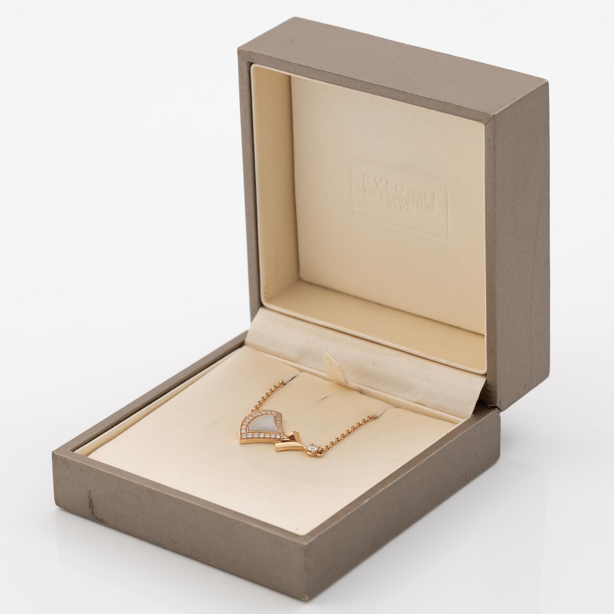Bracelet, Bulgari, 18K rose gold with mother-of-pearl and brilliant-cut diamonds.