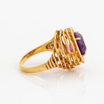 18K gold and amethyst ring.