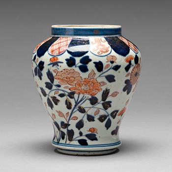 An imari vase, Japan, 18th Century.